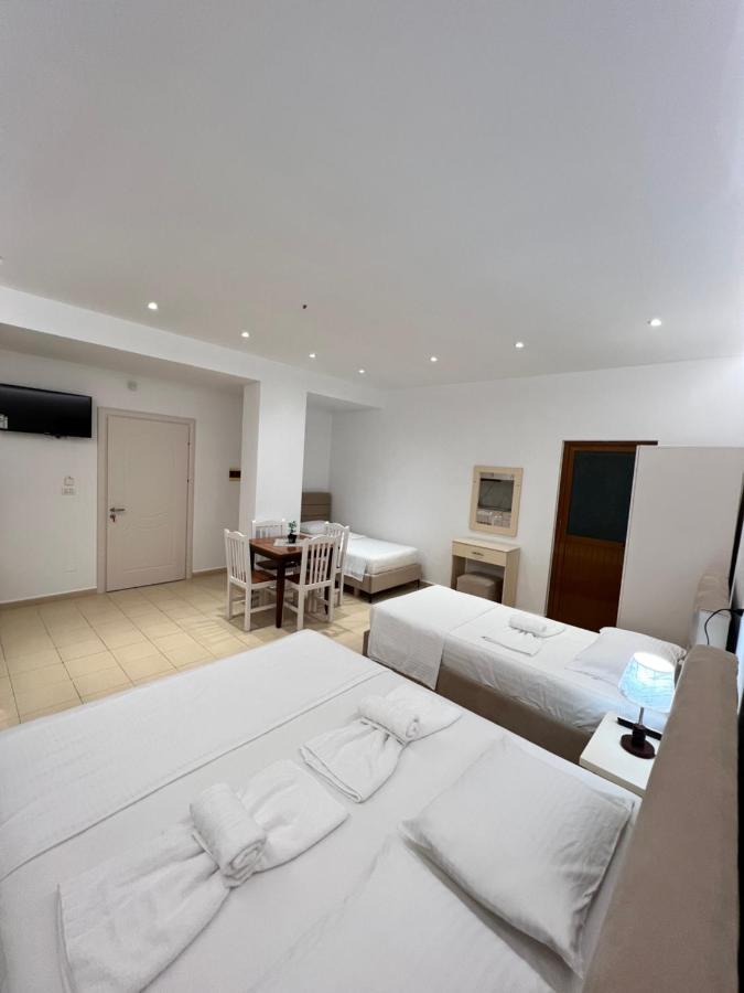 Hotel Moscopole Ksamil Buitenkant foto