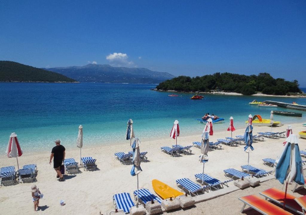 Hotel Moscopole Ksamil Buitenkant foto